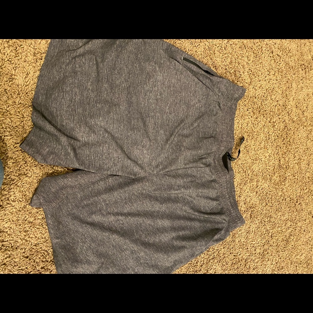 Lululemon Men’s multi sport shorts XL
